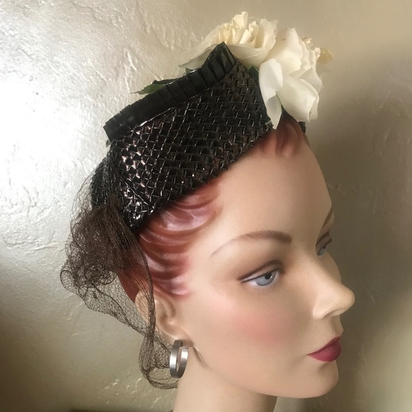 EXQUISITE 1940s\' BROWN METALLIC STRAW FASCINATOR HAT WITH FABRIC ROSES & VEIL main image 4
